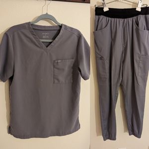 JAANUU Gray Men's Scrub Set 🏥